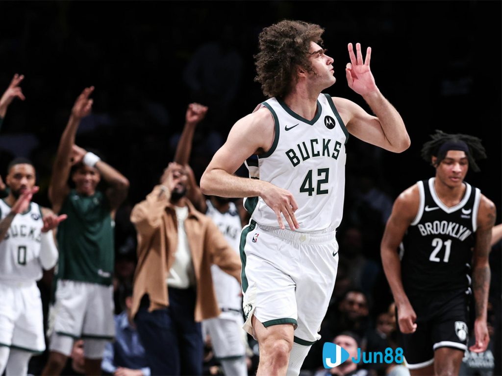 Xoay tua dị, Brooklyn Nets vẫn "ăn no hành" trước Milwaukee Bucks