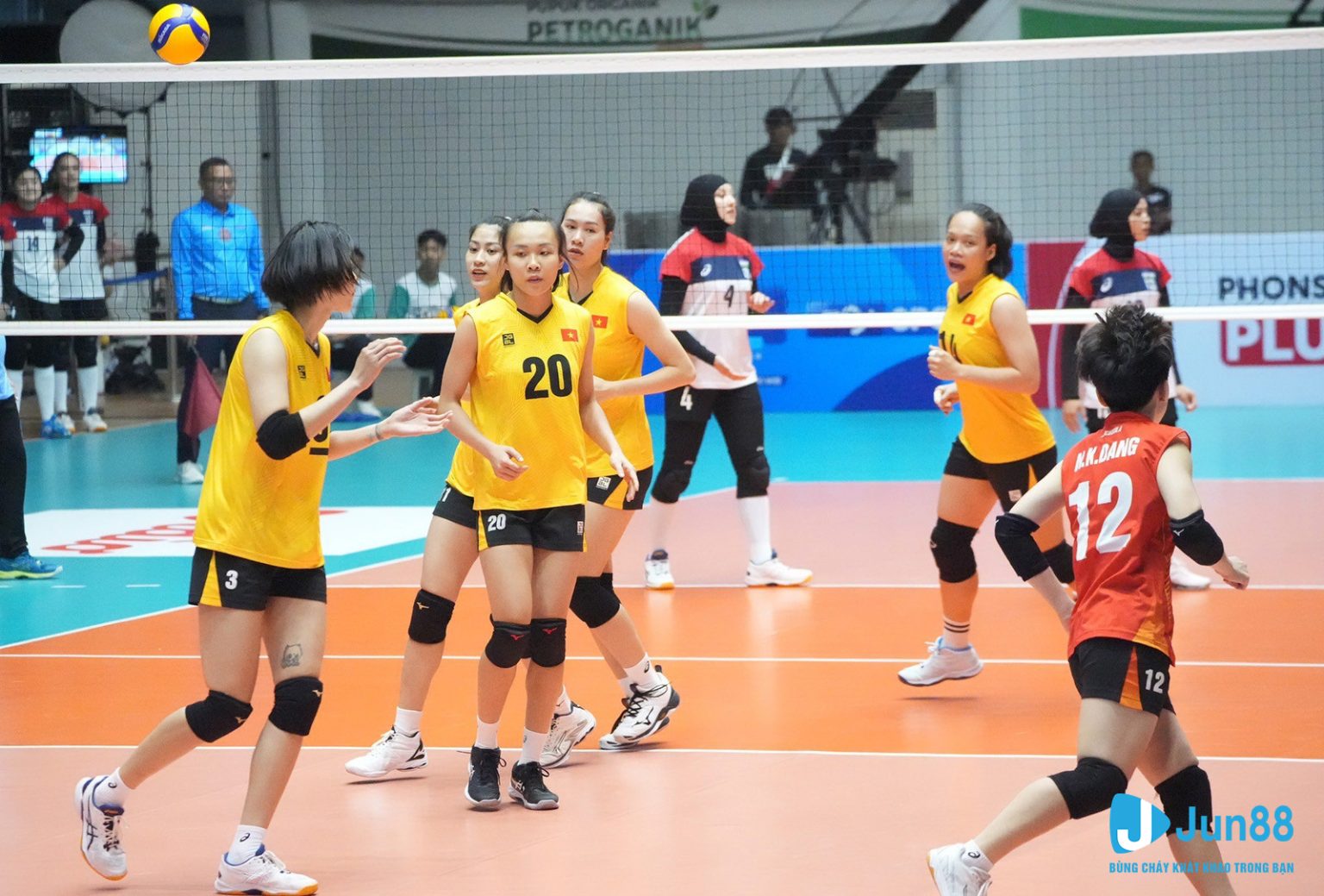 Bóng chuyền nữ Việt Nam quyết tâm bảo vệ chức vô địch AVC Challenge Cup 2024